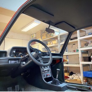 BMW 1502-2002 ohne Schiebedach schwarzer Dachhimmel